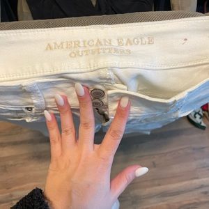 American Eagle White Capris